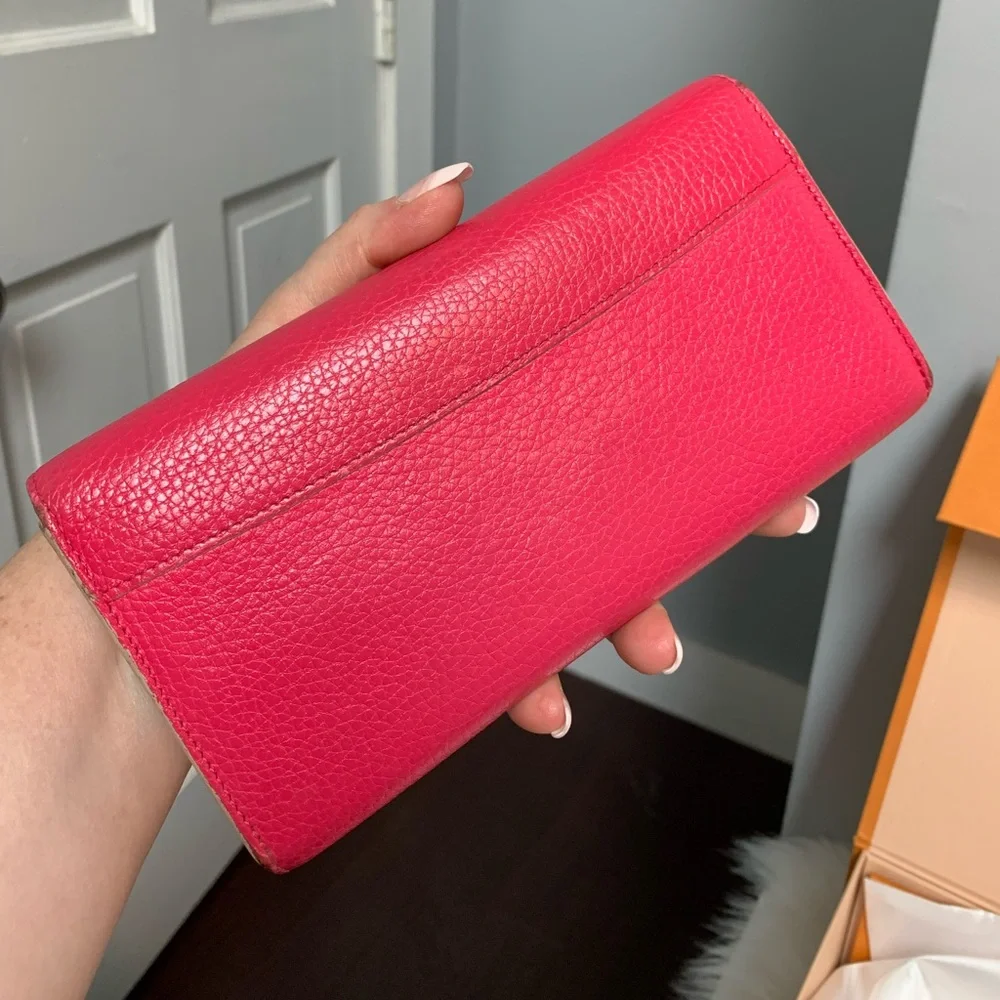 2016 authentic Louis Vuitton fuscia Capucines Taurillon leather wallet